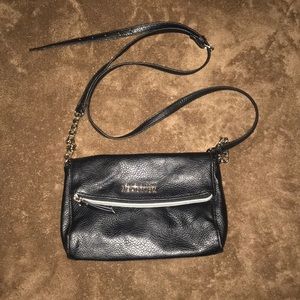 BLACK KENNETH COLE CROSSBODY
